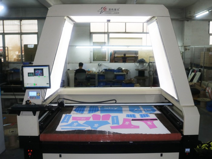 Fabric Contour Visual Co2 Laser Cutting Machine for garments